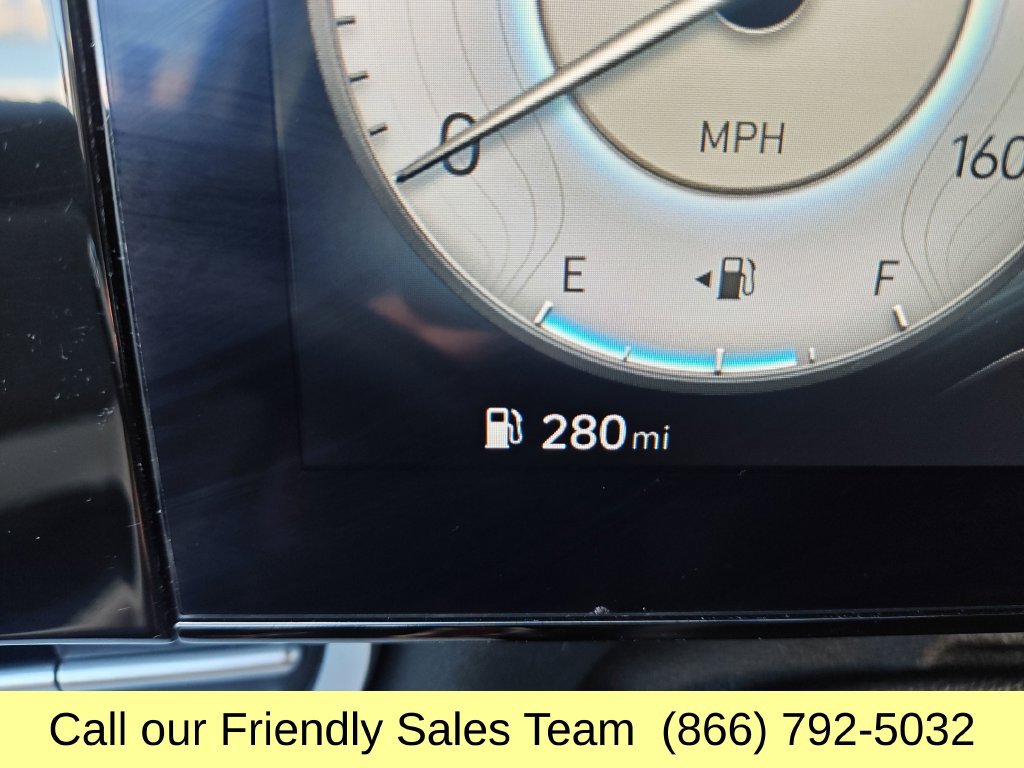 Used 2025 Hyundai Elantra Limited FWD image 18
