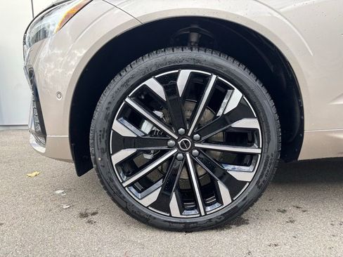 New 2026 Volvo XC60 B5 Ultra w/ Protection Package Premier image 9