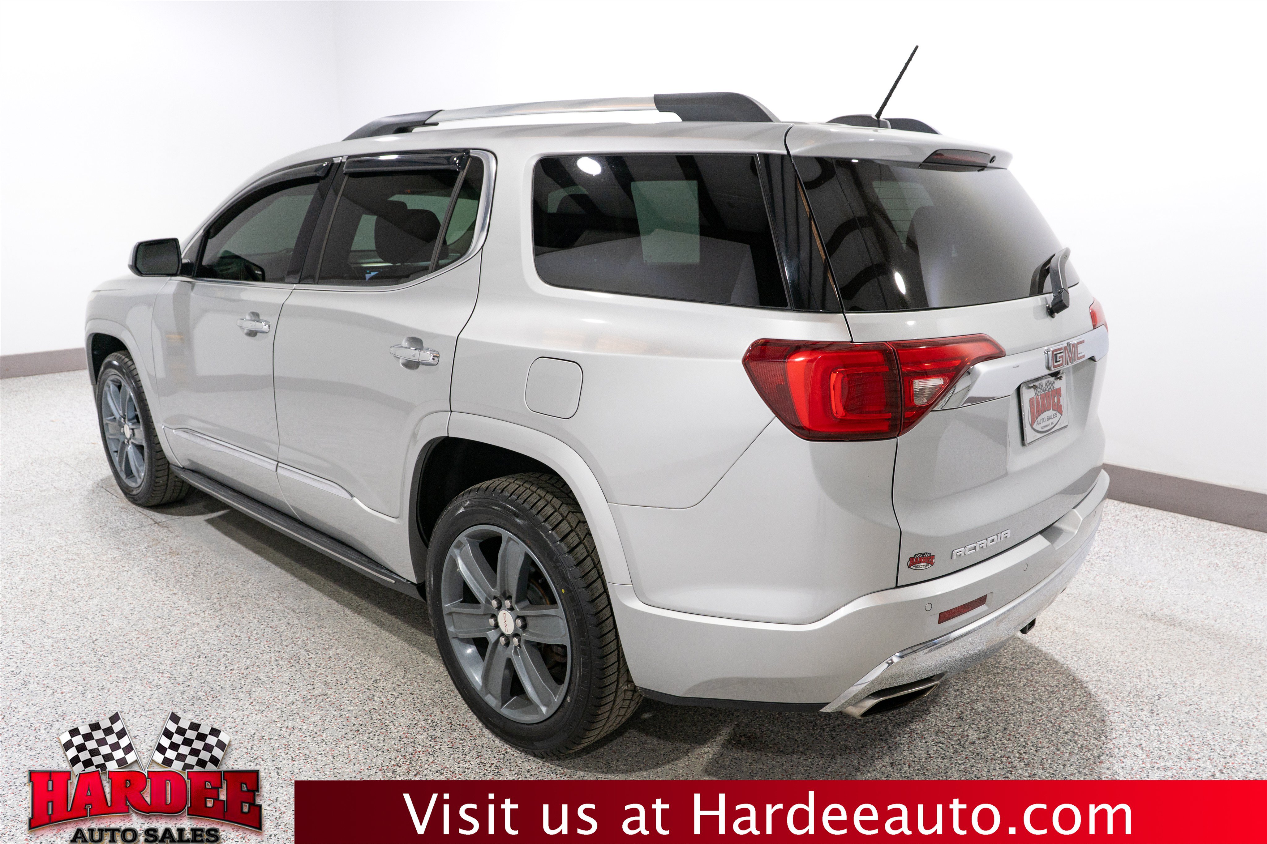 Used 2017 GMC Acadia Denali w/ Technology Package FWD image 3