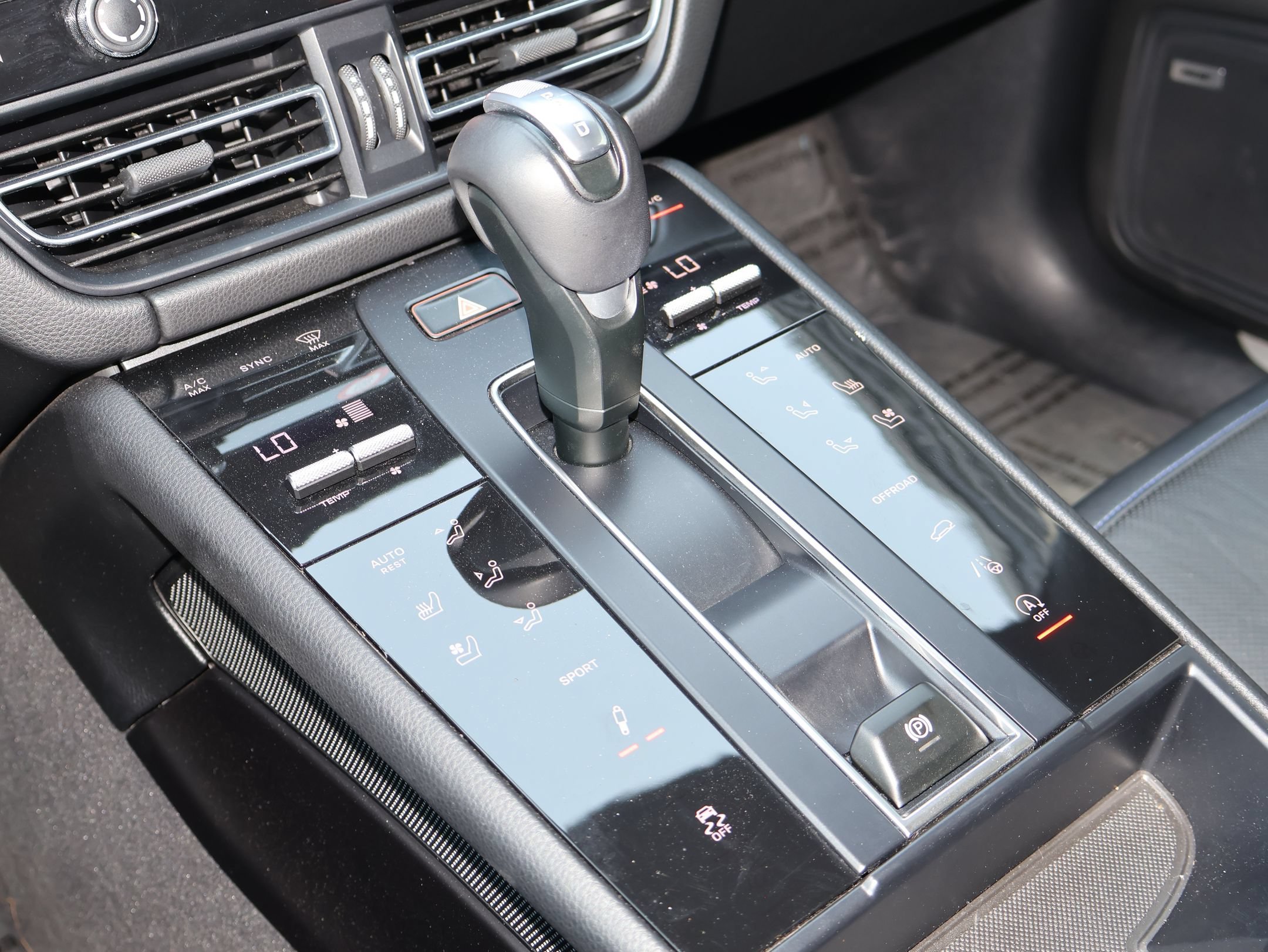 Certified 2024 Porsche Macan S w/ Premium Plus Package AWD/4WD image 22