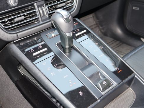Certified 2024 Porsche Macan S w/ Premium Plus Package AWD/4WD image 22