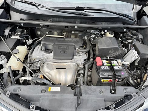 Used 2018 Toyota RAV4 XLE image 9