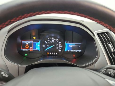 Used 2022 Ford Edge ST-Line AWD/4WD image 12