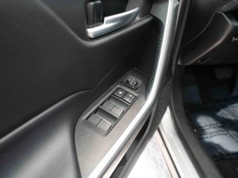 Used 2023 Toyota RAV4 SE image 8