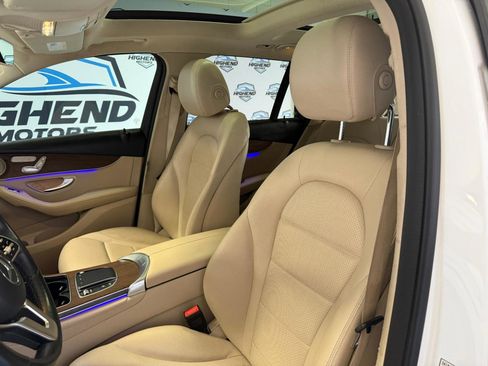 Used 2020 Mercedes-Benz GLC 300 4MATIC w/ Premium Package image 19