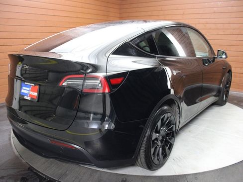 Used 2023 Tesla Model Y 2WD image 16