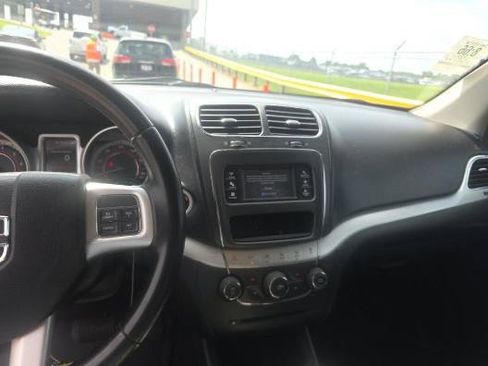 Used 2020 Dodge Journey SE w/ SE Popular Equipment Group FWD image 14