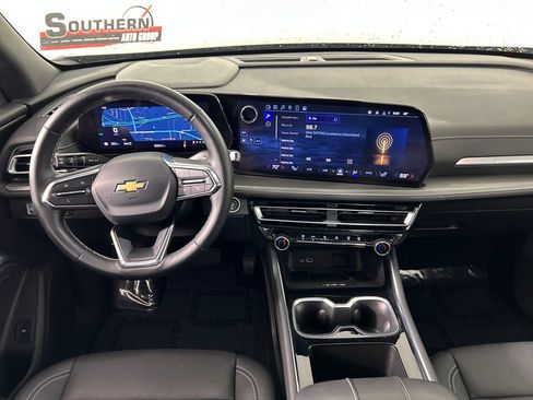 Used 2025 Chevrolet Traverse LT image 20