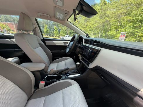 Used 2018 Toyota Corolla LE FWD image 30