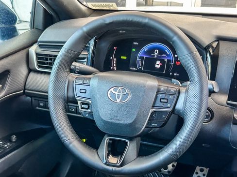 Used 2025 Toyota Camry SE FWD image 15