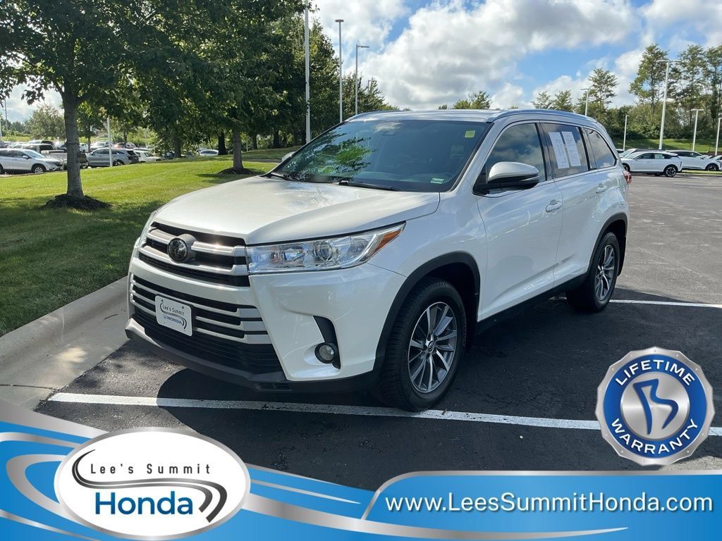 Used 2019 Toyota Highlander XLE AWD/4WD image 1