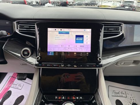 Used 2022 Jeep Wagoneer Series III image 24