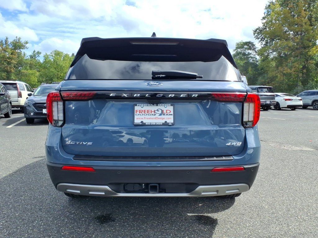 Used 2025 Ford Explorer Active w/ Active Comfort Package AWD/4WD image 23