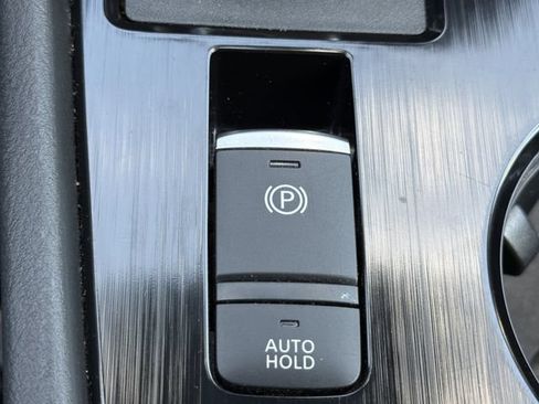 Used 2025 Nissan Rogue SV FWD image 18