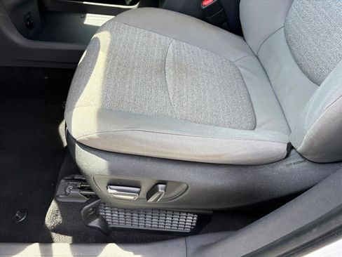 Used 2022 Toyota Sienna LE FWD image 22
