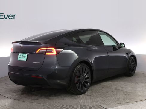 Used 2025 Tesla Model Y Performance image 3