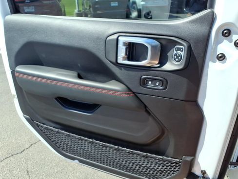 Used 2025 Jeep Gladiator Rubicon w/ Convenience Group AWD/4WD image 19