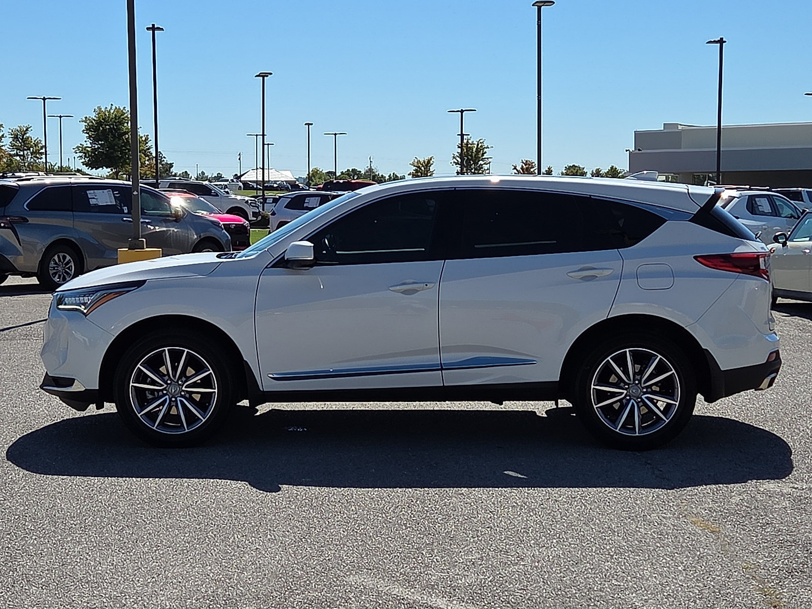 Used 2023 Acura RDX w/ Technology Package AWD/4WD image 3