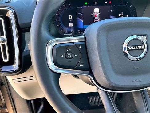 Used 2023 Volvo XC40 B4 Plus w/ Protection Package Premier image 26