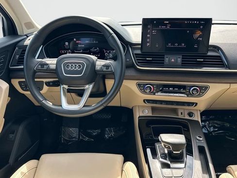 Used 2023 Audi Q5 2.0T Premium Plus w/ Premium Plus Package AWD/4WD image 2