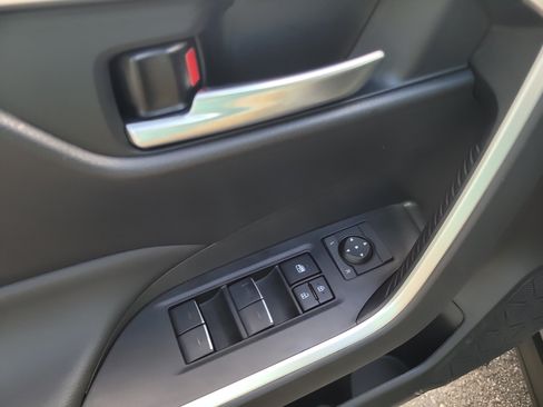 Used 2025 Toyota RAV4 XLE AWD/4WD image 20