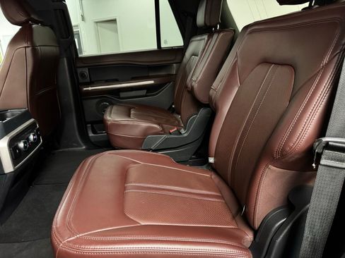 Used 2024 Ford Expedition Limited image 11