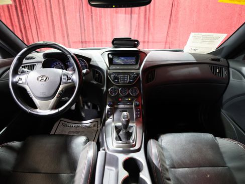 Used 2014 Hyundai Genesis 3.8 RWD image 15