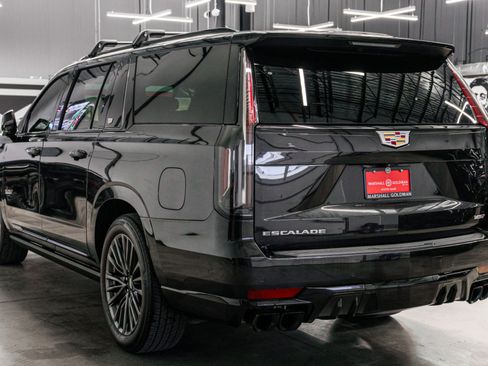 Used 2024 Cadillac Escalade ESV V w/ LPO, Floor Liner Package AWD/4WD image 6