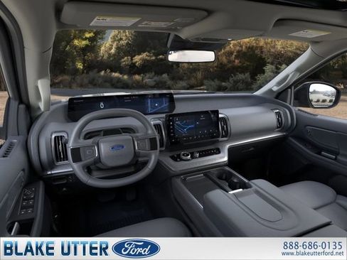 New 2025 Ford Expedition Active image 9