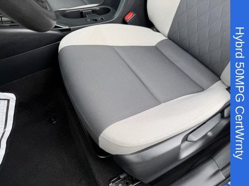 Used 2025 Toyota Corolla LE FWD image 17