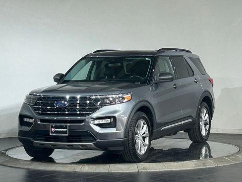 Used 2022 Ford Explorer XLT w/ Equipment Group 202A AWD/4WD image 5