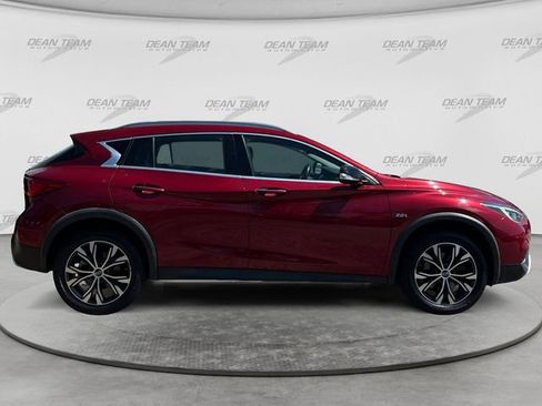 Used 2018 INFINITI QX30 AWD image 8