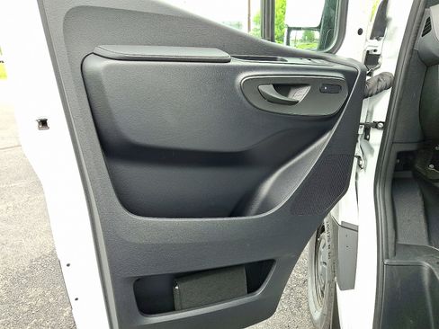 Used 2024 Mercedes-Benz Sprinter 2500 image 13