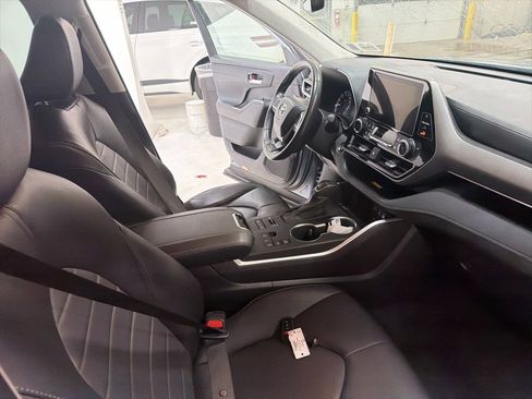 Used 2023 Toyota Highlander L image 34