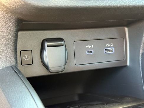 New 2025 Nissan Versa SR w/ Trunk Package image 25