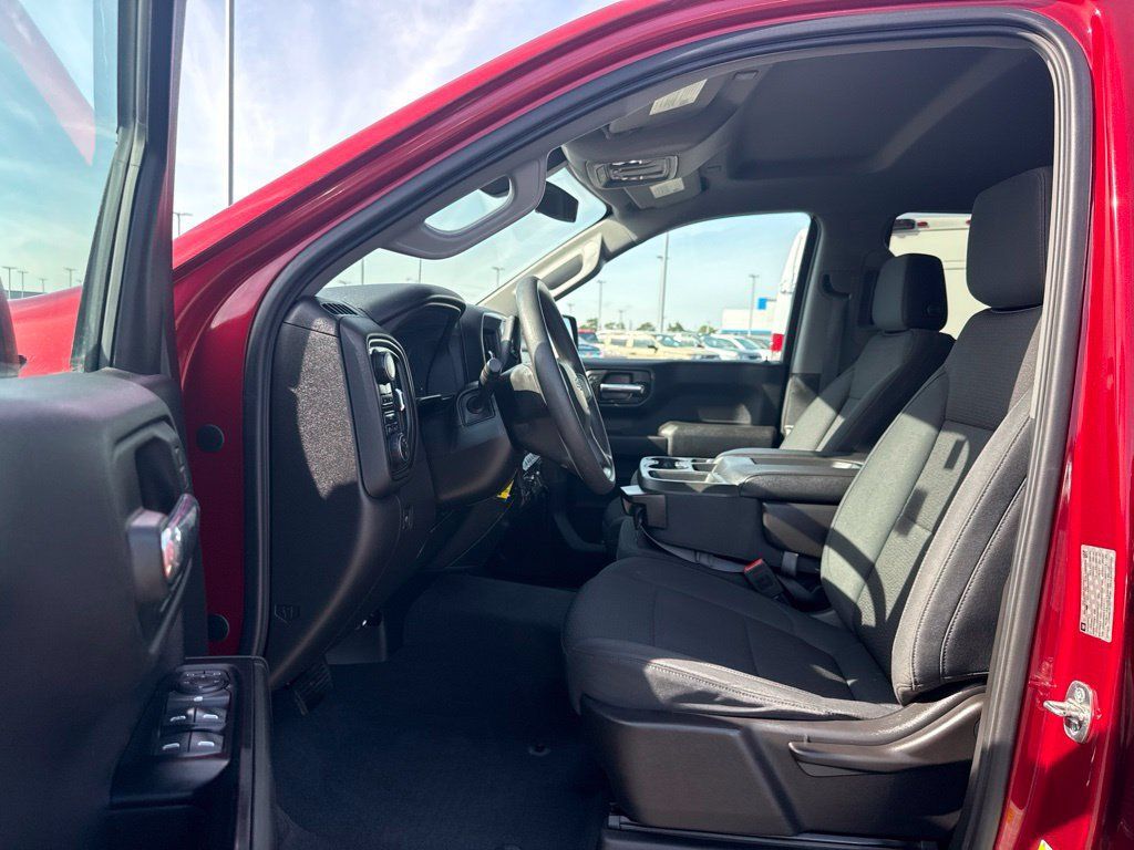 Used 2019 Chevrolet Silverado 1500 Custom Trail Boss w/ Custom Convenience Package AWD/4WD image 5