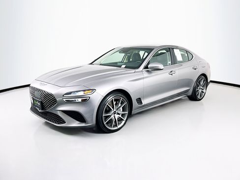 Used 2025 Genesis G70 2.5T image 3