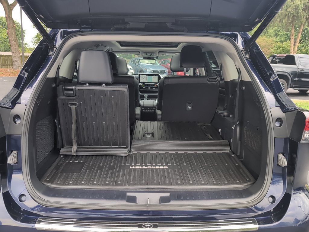 Used 2021 Toyota Highlander Platinum AWD/4WD image 14