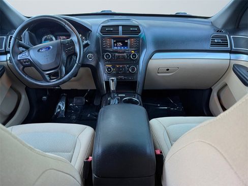 Used 2017 Ford Explorer XLT image 13