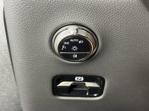 Certified 2026 Mercedes-Benz GLC 300 image 33