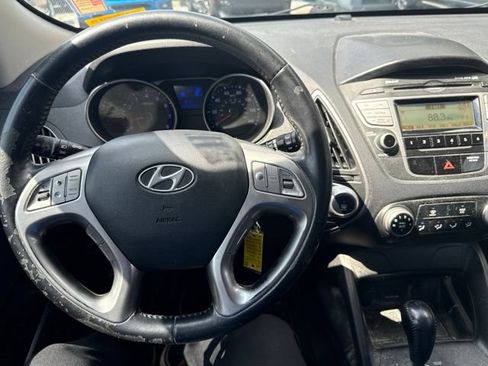 Used 2011 Hyundai Tucson GLS FWD image 10