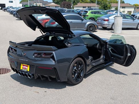 Used 2017 Chevrolet Corvette Stingray Coupe w/ 1LT RWD image 9