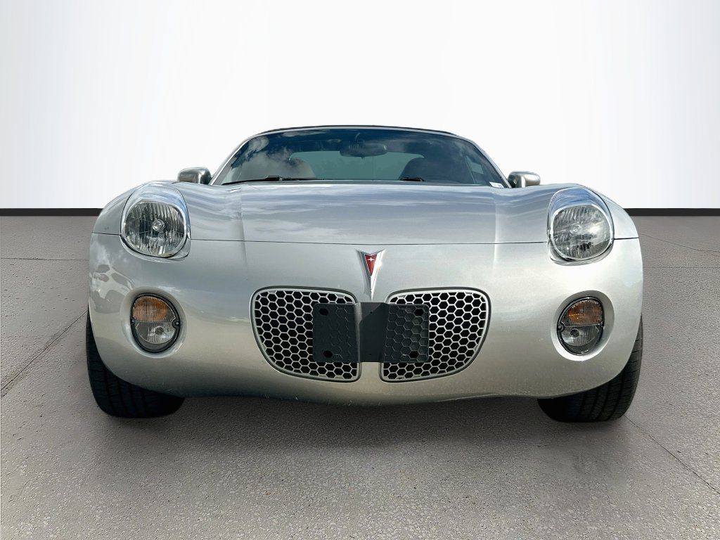 Used 2007 Pontiac Solstice Convertible w/ Premium Package RWD image 2