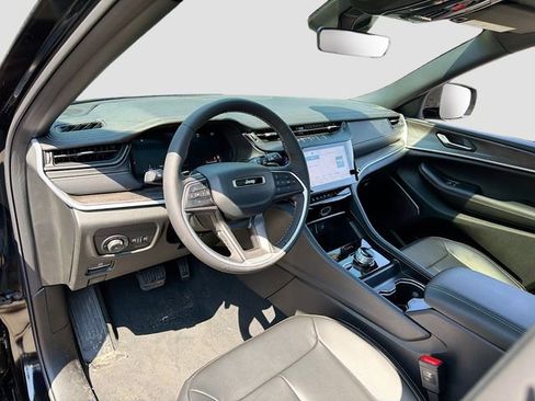 New 2026 Jeep Grand Cherokee Limited w/ Limited Altitude Package AWD/4WD image 10
