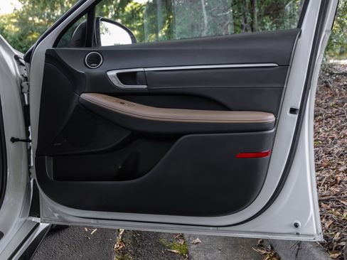 Used 2021 Hyundai Sonata Limited FWD image 32