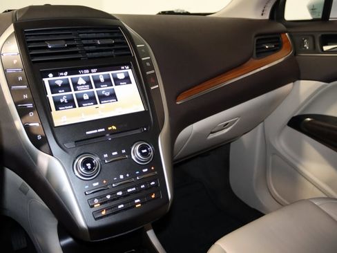 Used 2017 Lincoln MKC Select w/ Lincoln MKC Climate Package image 47