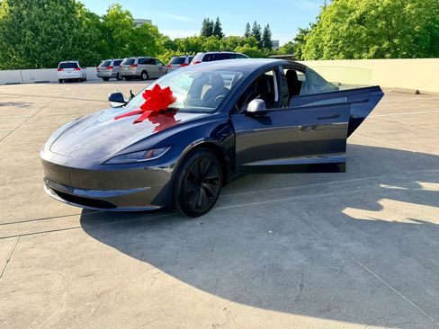 Used 2024 Tesla Model 3 Standard Range RWD image 37