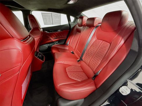 Used 2021 Maserati Quattroporte Trofeo image 17