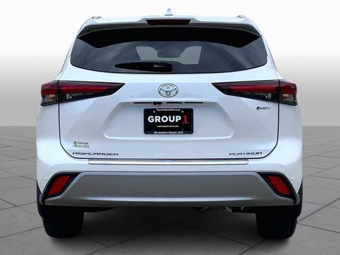 Used 2026 Toyota Highlander Platinum image 5