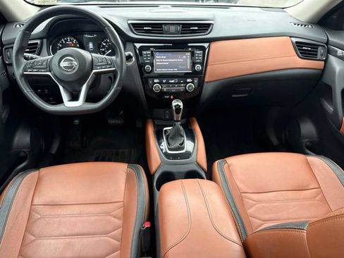 Used 2017 Nissan Rogue SL w/ SL Premium Package AWD/4WD image 4